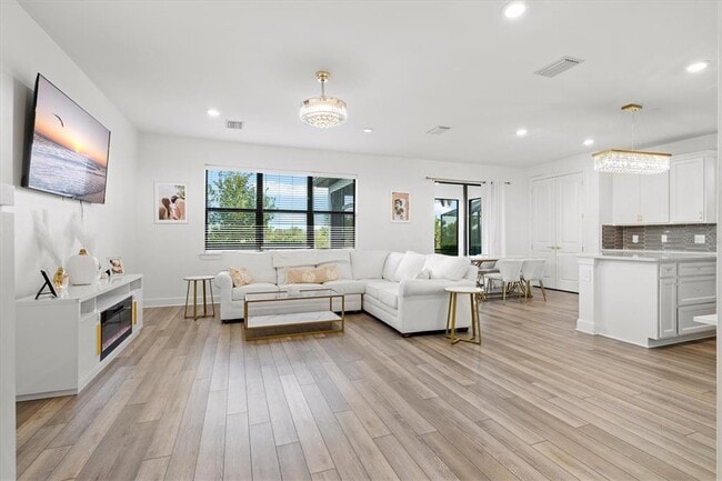 Building Photo - 16235 Pine Mist Dr