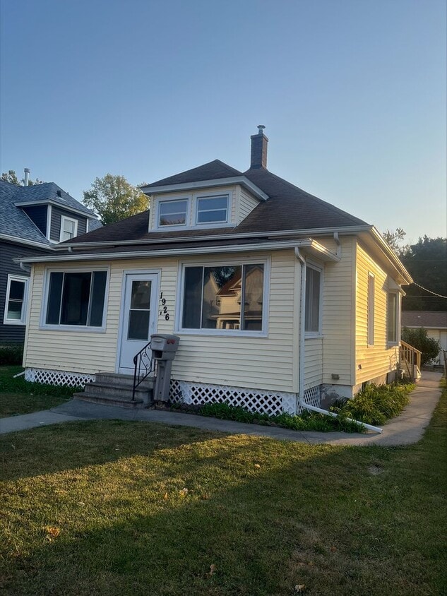 Primary Photo - Adorable updated home in Moline!