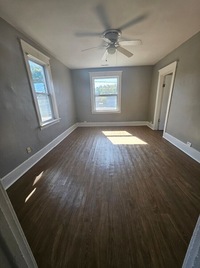 Foto del edificio - Upper 2 bedroom unit