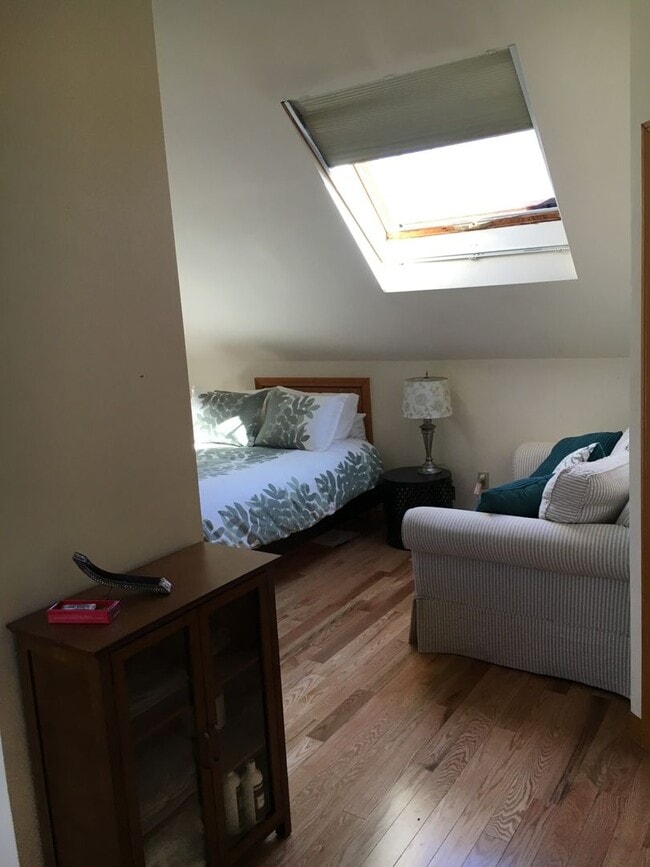 Building Photo - HOT NEWTON LISTING!!!