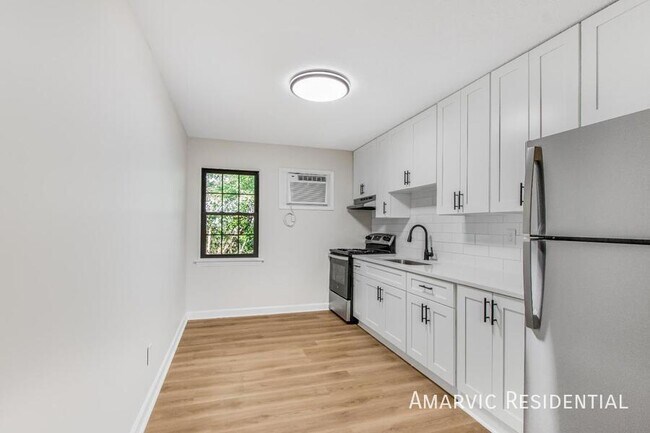 Foto del edificio - 2048 Godwin Ln