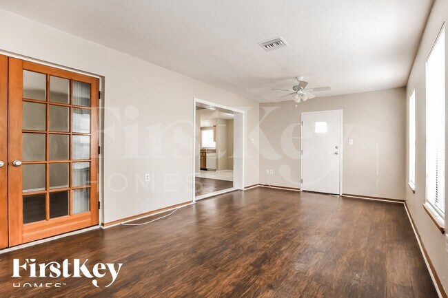 Foto del edificio - 111 Wildwood Dr