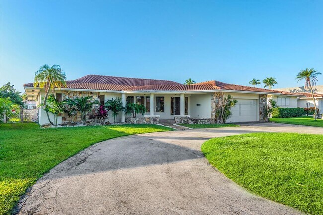 Building Photo - 461 Alamanda Dr