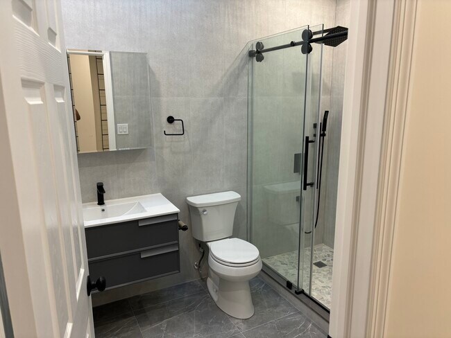 Foto del edificio - 3334 71st St