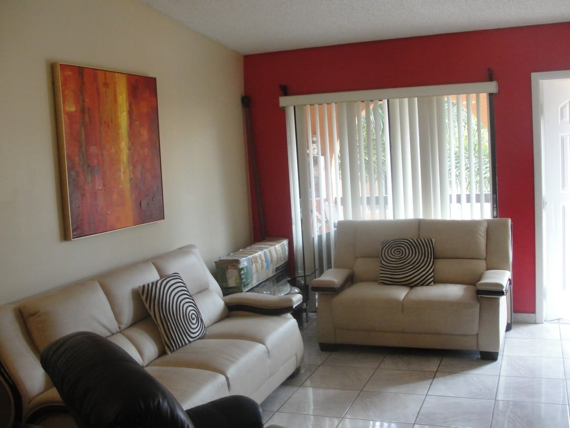 living room - sliding to front balcony - 18370 Mediterranean Blvd