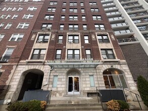Building Photo - 426 W Belmont Ave