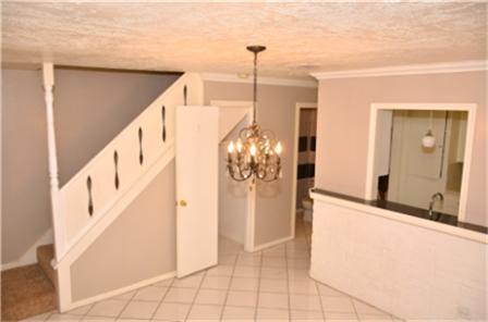 Building Photo - 10640 Hazelhurst Dr