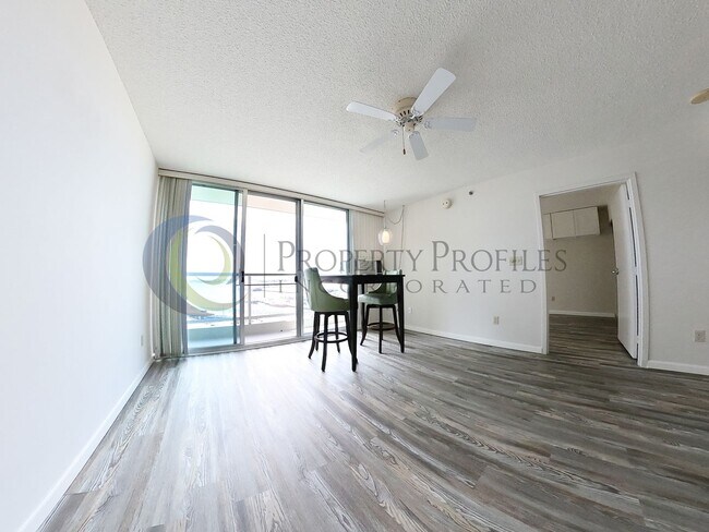 Building Photo - 1 Bedroom, 1 Bath condo unit at 215 North ...