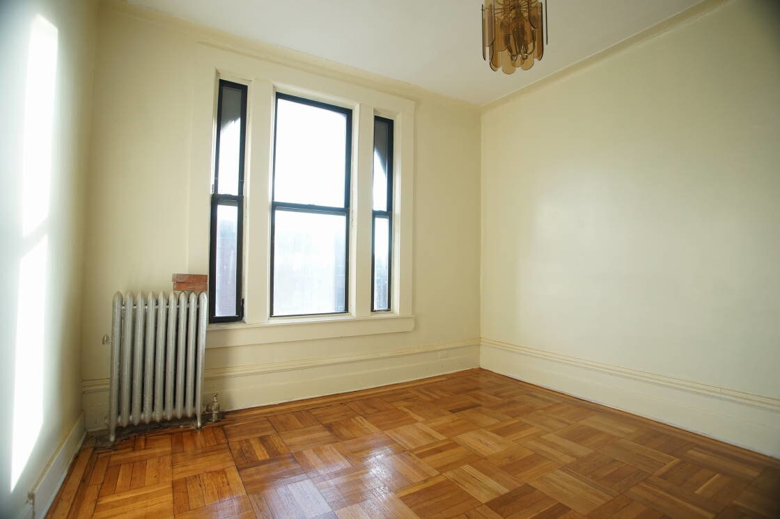 Primary Photo - 253 Parkside Ave