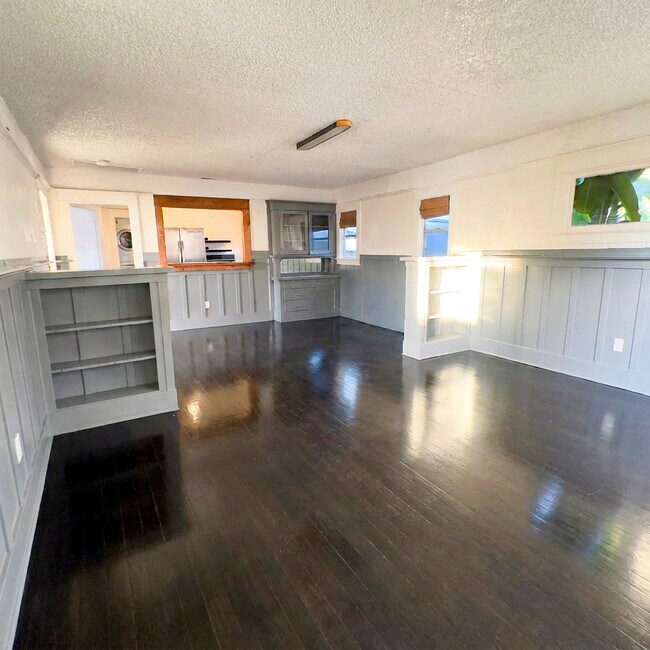 Sala de estar / comedor desde la puerta de entrada - 1661 W 36th Pl