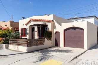 Building Photo - 2864 Monroe Ave