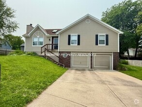 Building Photo - 2421 NE Carousel Cir