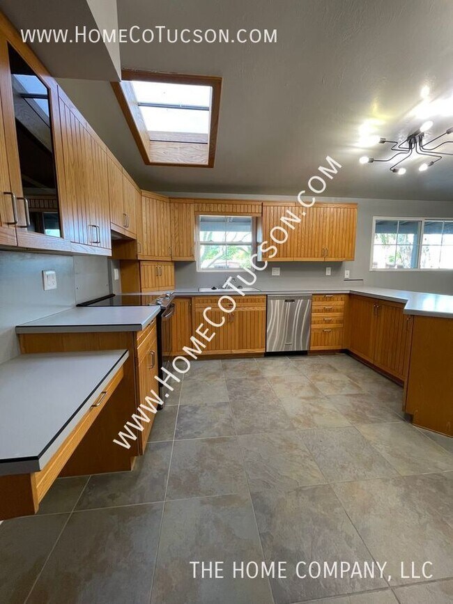 Foto del edificio - 7032 E Luana Drive Three Bedroom Two Bath ...