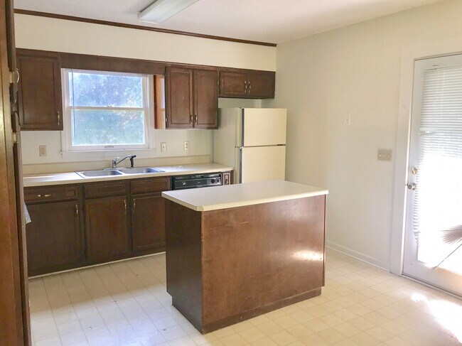 Foto del edificio - 350 Rucker Ln