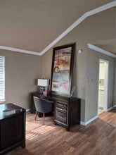 Building Photo - 1022 Manorglen Dr