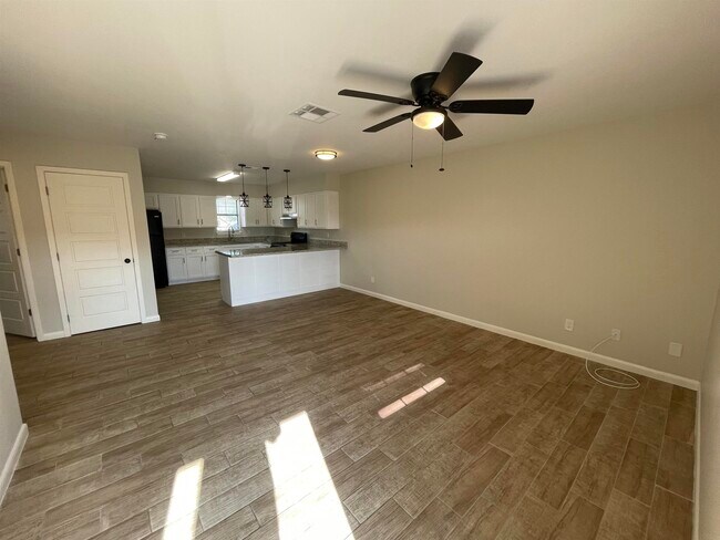 Foto del edificio - 3001 E Price St