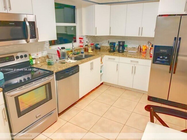 Building Photo - 2698-2704 NW 65th Avenue 2700, Margate, FL...