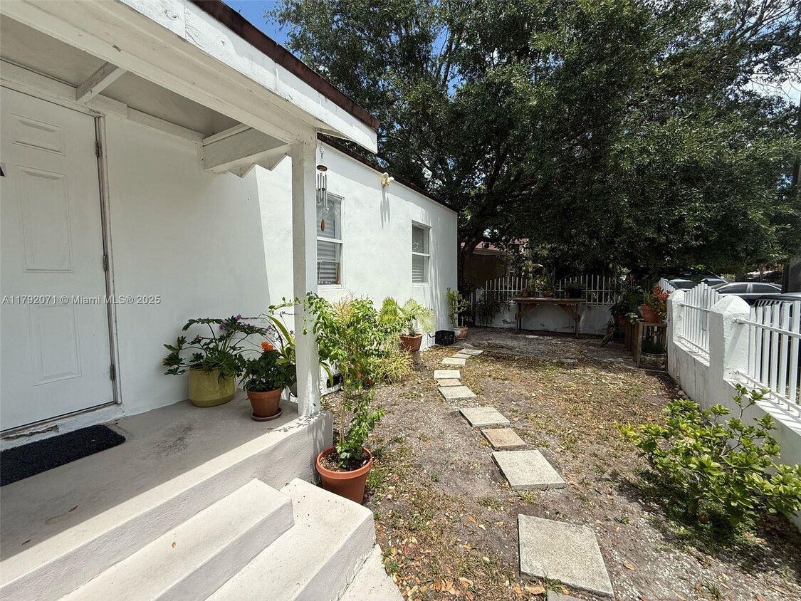 Foto principal - 275 NW 46th St