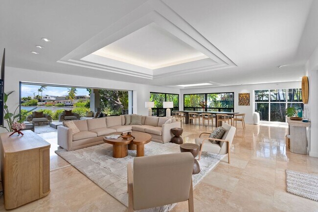 Foto del edificio - Honolulu Lagoonfront Villa | 4BR Courtyard...
