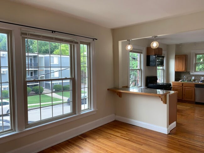 Building Photo - 931 Nassau St
