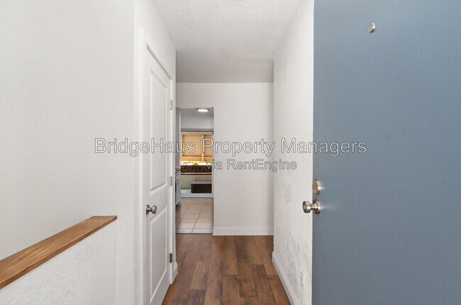 Building Photo - 3230 Ashford St