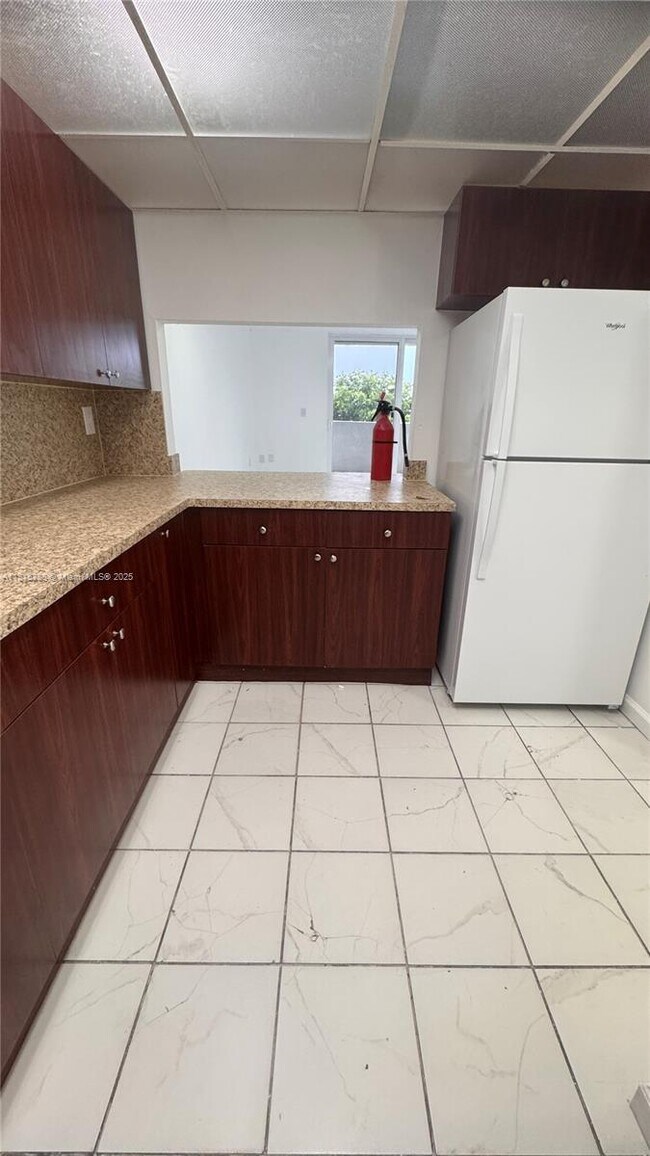 Foto del edificio - 10000 NW 80th Ct