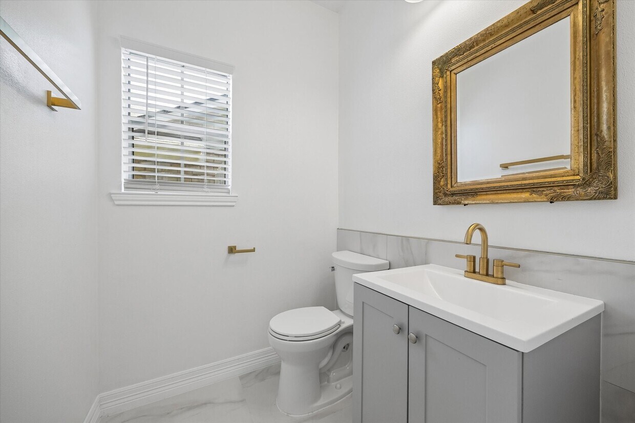 Foto del edificio - 2431 Parkwood Ln