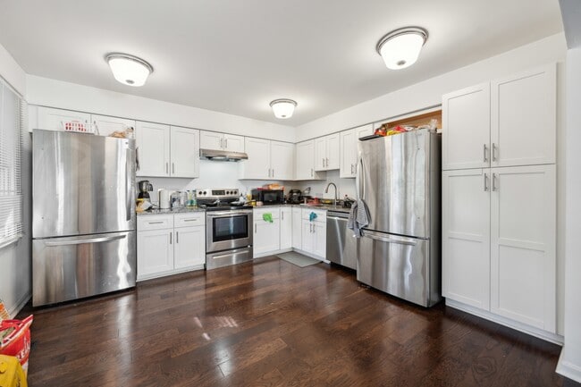 Photo - 5012 Quebec St House