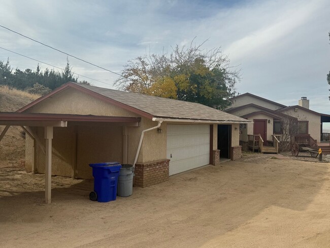 Building Photo - spacious 2 bedroom 2 bath home with office...