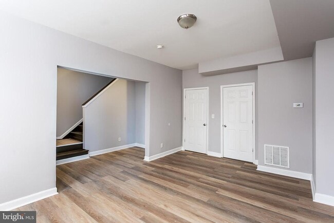 Building Photo - 3021 Wolcott Ave