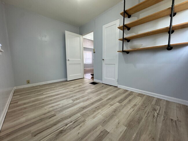 Building Photo - 2109 S Taylor St