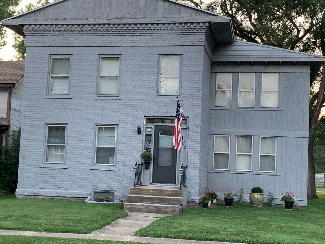 127 N Jefferson Ave Unit 1, Amboy, IL 61310 Apartments in Amboy, IL