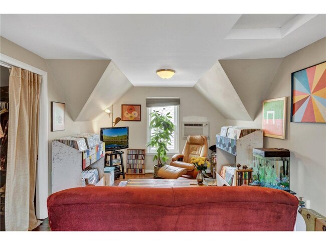 Building Photo - 1179 Dayton Ave