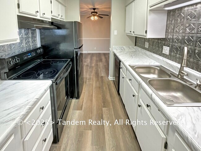 Foto del edificio - 420 Walton Ln