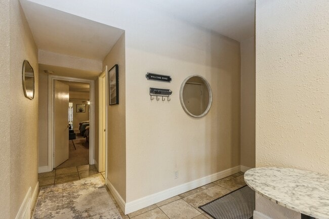 Foto del edificio - 1111 W 46th St