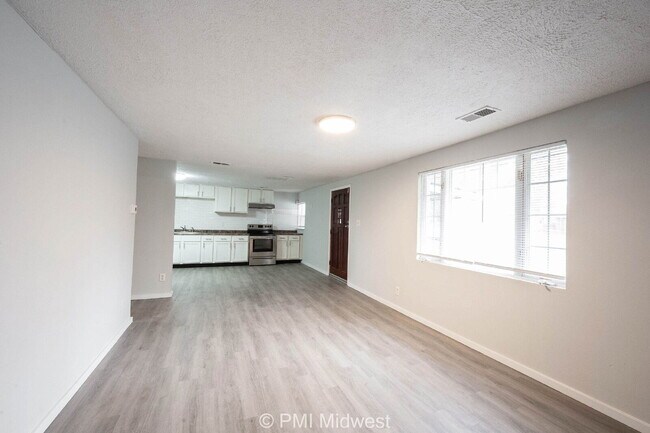Building Photo - "Charming 3-Bedroom Home with Spacious Living in Indianapolis!"