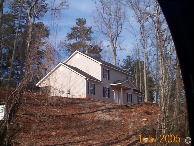 Building Photo - 73 Twin Lakes Rd