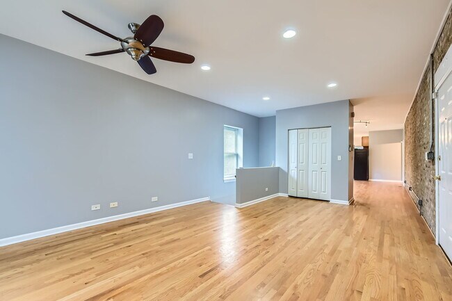 Foto del edificio - 4736 S St Lawrence Ave