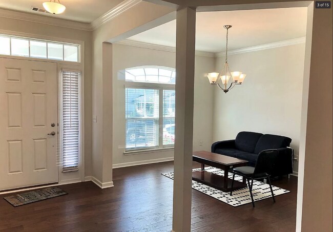Building Photo - "Charming 2601 sq ft Rental Property in Fr...