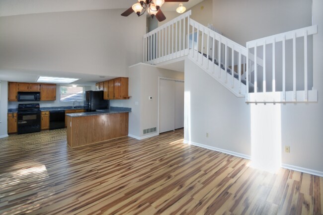 Building Photo - 7535 Hickorywood Dr
