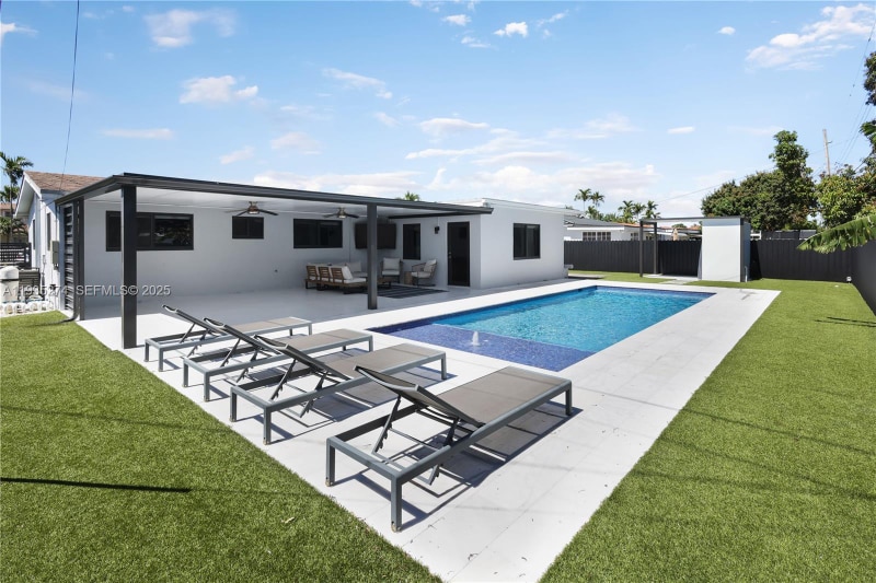 Photo - 4165 W 5th Ln (Hialeah, FL)