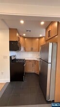 Building Photo - 266 Tenafly Rd