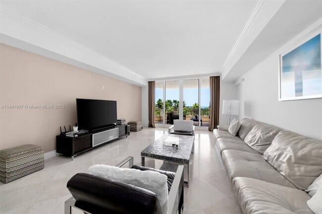Foto del edificio - 791 Crandon Blvd