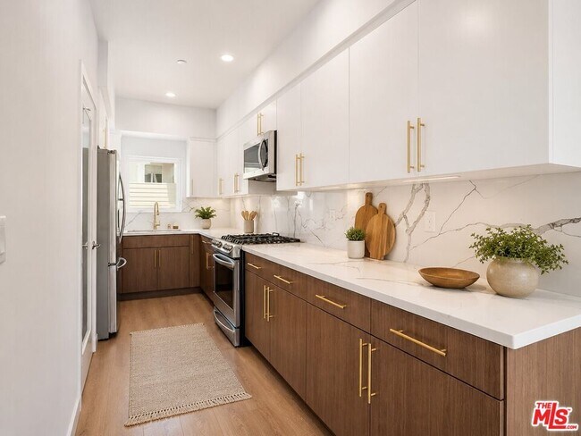 Foto del edificio - 2115 Beachwood Terrace