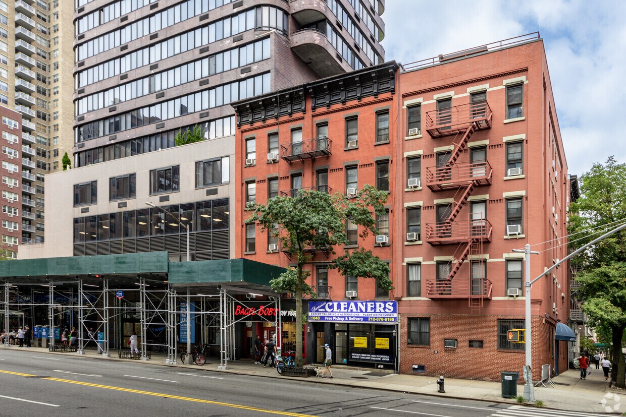 Foto principal - 448 E 87th St
