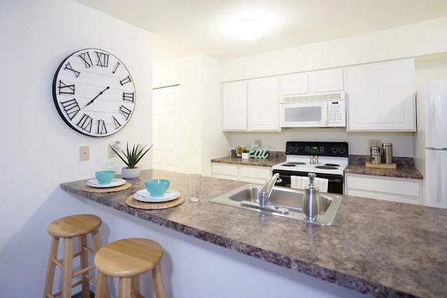 Building Photo - 150 N Main St