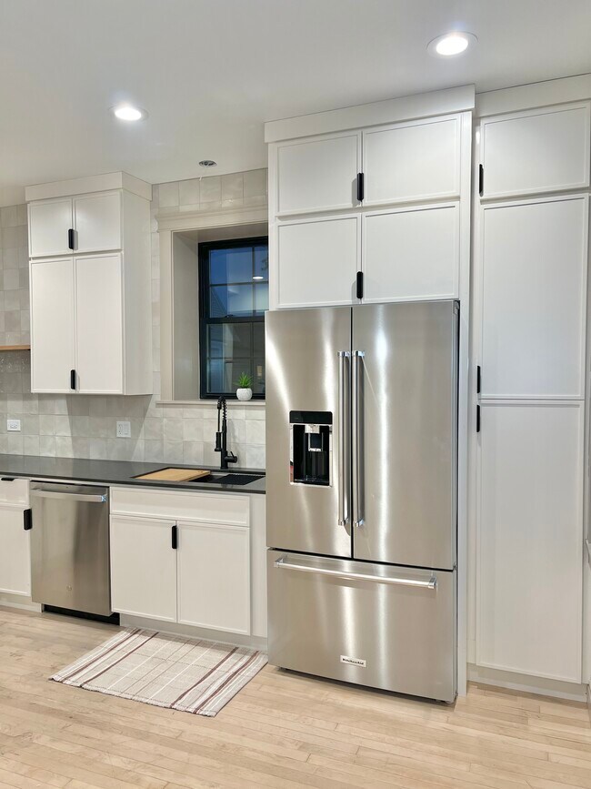 Building Photo - 4852 W 30th St