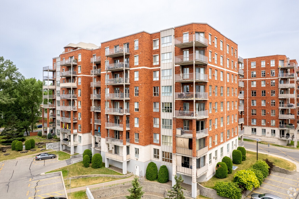 Building Photo - 3100 Boul Notre-Dame