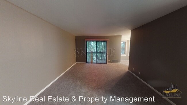 Building Photo - 2287 Country Club Dr