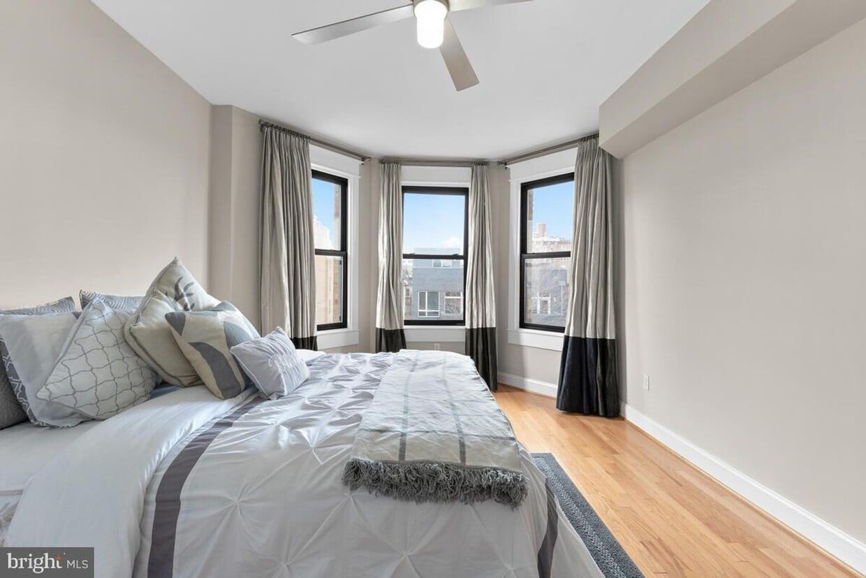 Foto principal - 1215 10th St NW